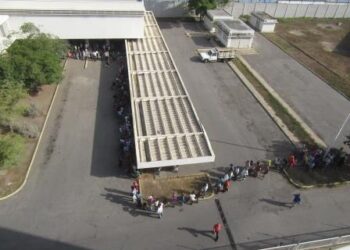 Colas kilométricas predominan a diario en bancos del Estado