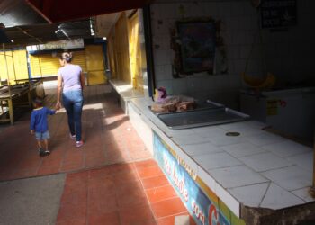 Vendedores cerraron puestos de pollo en mercado de Anaco