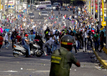 HRW y Foro Penal denuncian abusos sistemáticos contra opositores en Venezuela