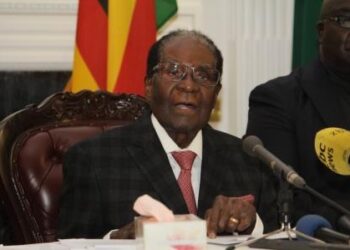 Mugabe renunció tras 37 años en la presidencia de Zimbabwe
