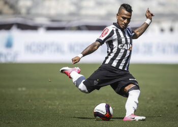 El anzoatiguense Rómulo Otero se echó al Atlético Mineiro al hombro