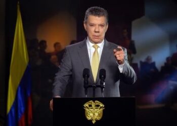 Santos defiende plan sustitución voluntaria de coca pese a posibles fallos