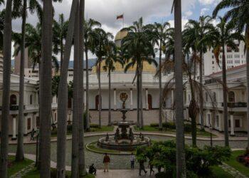 Parlamento dice que hay 408 "presos políticos" y pide liberarlos