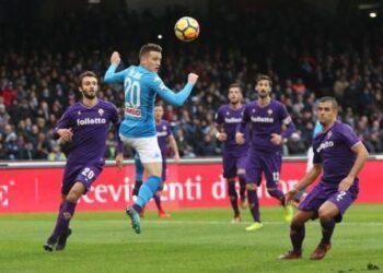 Napoli iguala con Fiorentina para dejarle la cima al Inter
