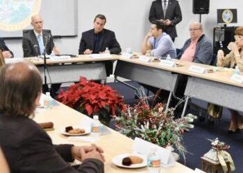 Gobernador de Florida busca con exilio prohibición de negocios con Venezuela