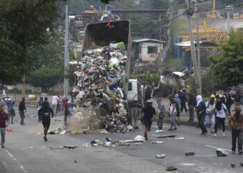 Gobierno denuncia que gobierno venezolano y FARC financian protestas en Honduras