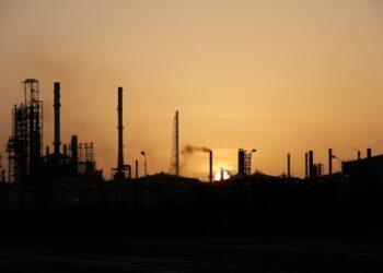 Explosión de horno en refinería de Paraguaná dejó dos heridos