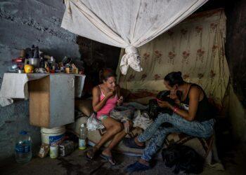 Los puentes de Caracas se convierten en el techo de nuevos y viejos pobres