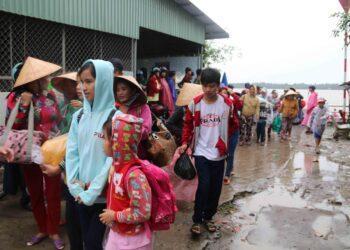 Evacúan 650.000 personas en Vietnam por la tormenta Tembin, que causó 240 muertos en Filipinas