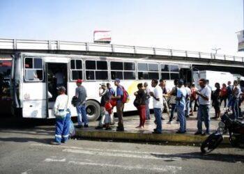 Usuarios gastan al menos 85% de su sueldo diario en transporte