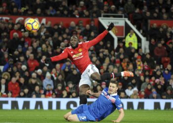 United golea a Stoke y se pone a 12 puntos de City