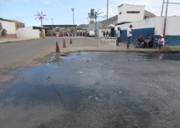 Habitantes de Tronconal IV protestaron por desbordamiento de aguas servidas