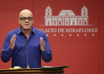 Delegación del Gobierno venezolano en el diálogo viaja hoy a R.Dominicana