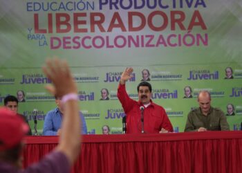 Maduro pidió impulsar "conucos" en las escuelas para superar era petrolera