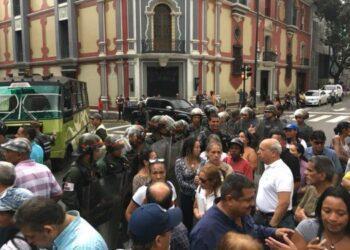 Trabajadores de extinta Alcaldía Mayor de Caracas protestan y exigen pago de salarios