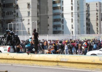 Entre empujones y gritos vendieron harina de maíz