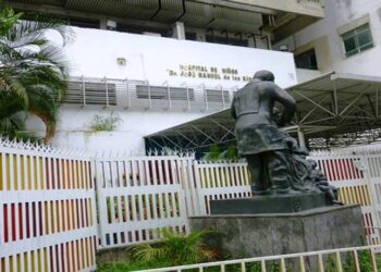 Pacientes urgidos de trasplante se debaten entre morir y emigrar