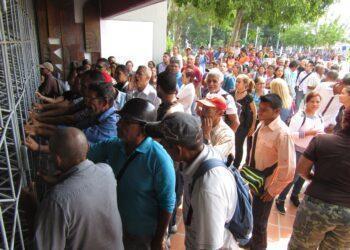 Empleados no lograron reenganche en la Gobernación de Anzoátegui