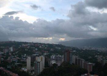 Lluvias y lloviznas dispersas se registrarán este sábado en los andes y sur del país