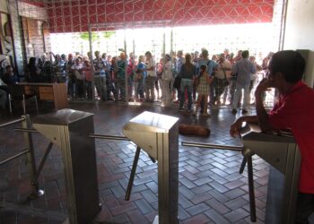 Trabajadores despedidos de la gobernación solicitarán orden de reenganche forzoso