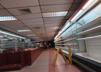 Supermercados lucen vacíos, pero en el mercado sí hay rubros