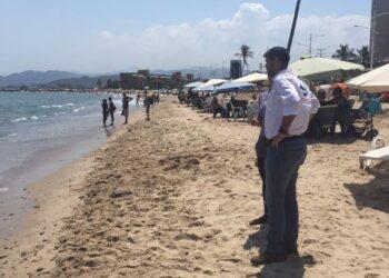 Alcalde de Urbaneja supervisa playas de su jurisdicción