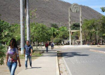 Estudiantes piden a las autoridades cumplir acuerdos