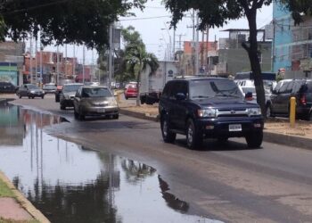 Vecinos viven en zozobra porque temen que aguas negras lleguen a sus casas