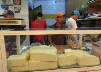 Hacen falta dos sueldos mínimos  para comprar un kilo de queso