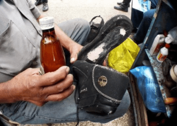 Reparar un calzado puede costar hasta Bs 8 millones