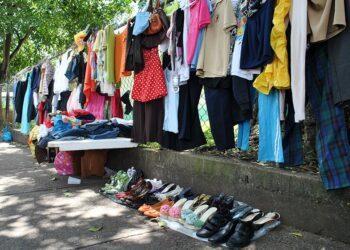 Prendas usadas se han convertido en una opción para estrenar