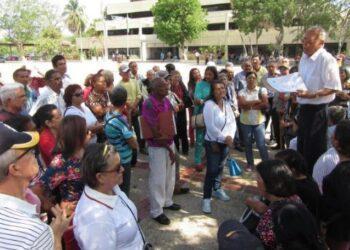 Jubilados de la gobernación exigen pronta homologación de sus salarios