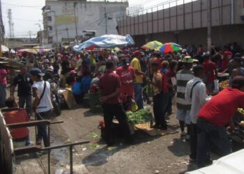 Vendedores de los alrededores del mercado municipal de Puerto La Cruz seguirán sin laborar