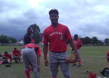 Venezolano Yoimer Camacho fue el Pítcher del Año en la liga de Argentina