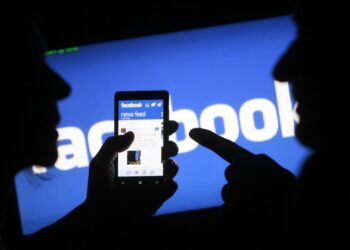 Facebook dice que prohibirá los anuncios de mascarillas médicas