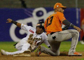 Águilas emboscó al bullpen de Leones y ganó el primer tope de una doble tanda