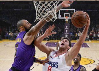 Williams y Clippers ganan 118-107 a Lakers en la NBA