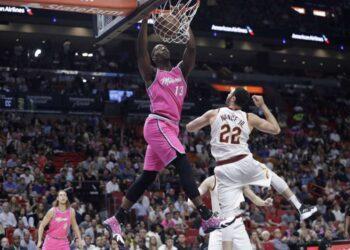 Winslow y Adebayo brillan; Heat vence 118-94 a Cavaliers