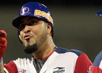 Tiburones dio cuenta de Cardenales en un duelo realizado en Caracas