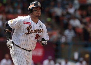 Leones levantó la ofensiva y sacó triunfo ante Cardenales