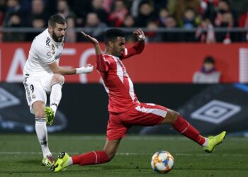Benzema ofreció un recital y Real Madrid pasó a la semifinal de la Copa del Rey