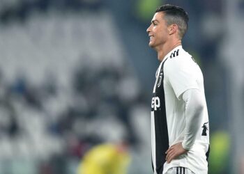 Ronaldo falla penalti, pero Juventus vence 3-0 a Chievo