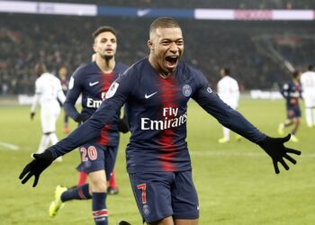 Tripletes de Cavani y Mbappé, PSG tritura 9-0 a Guingamp