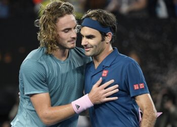 Tsitsipas da la sorpresa al derrotar a Federer en Australia