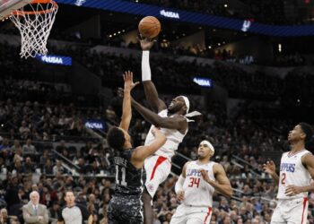 Harris roza el triple-doble y Clippers ganan a Spurs