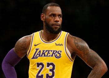 LeBron James ya no tolera la situación de Lakers