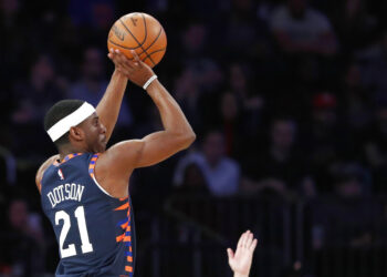 Nueva York cortó racha negativa en casa al vencer a San Antonio