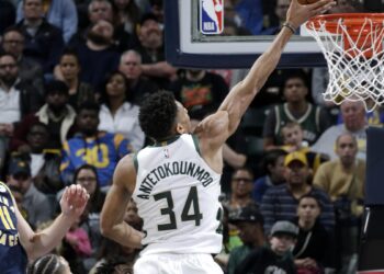 Antetokounmpo guía remontada de Bucks ante Pacers