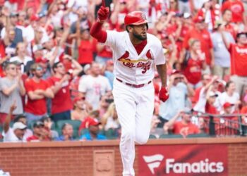 José "Cafecito" Martínez firmó extensión de contrato con Cardenales de San Luis