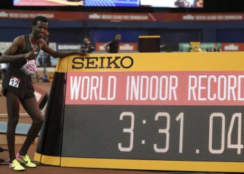Tefera impone récord mundial en 1.500 metros planos bajo techo